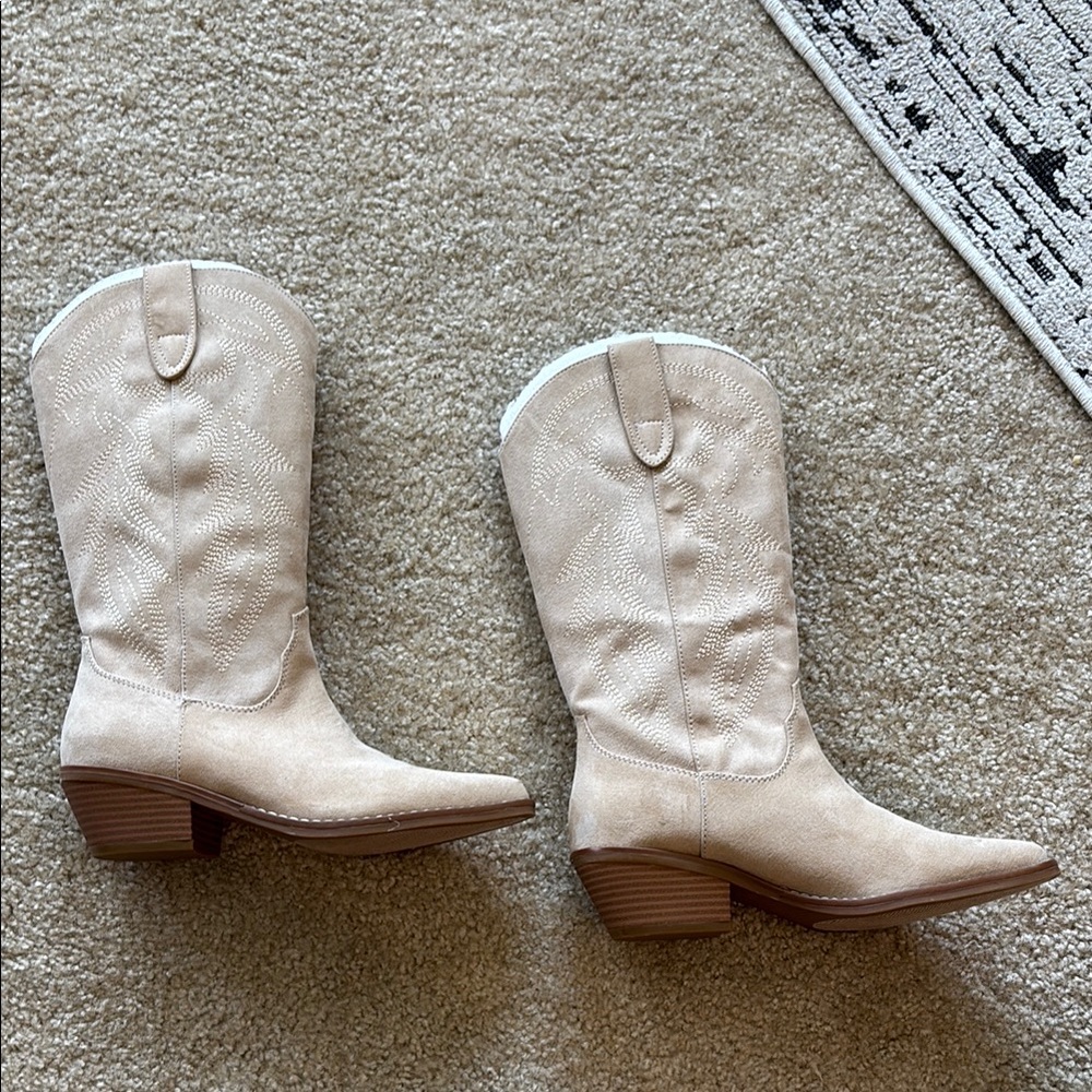 Elegant Cream Heeled Boots